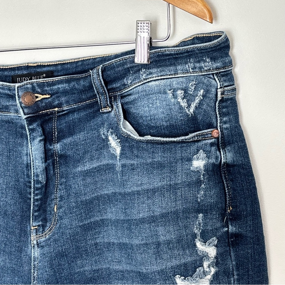Judy Blue Distressed Denim Jean Shorts Size 2XL / 38 waist x 4 in inseam *J15 - Picture 3 of 14
